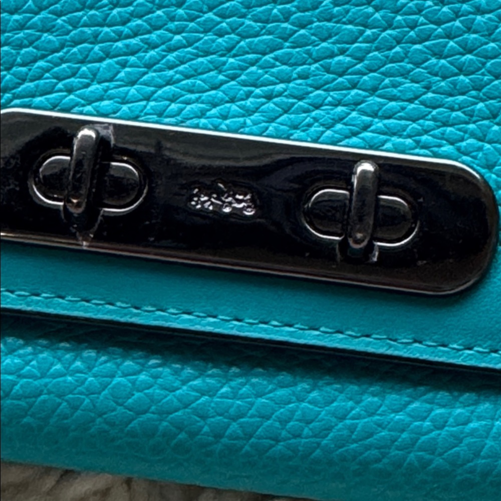 Coach Swagger Wallet - Picture 3 of 6